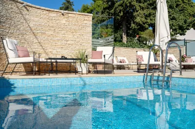 Heritage Hotel Tisno فنادق في بيتينا