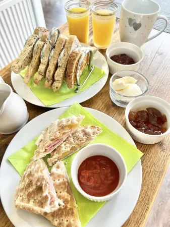 Devon House Guest House Отели в г. Пейнтон