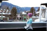 Pangea Pod Hotel - Mountain view