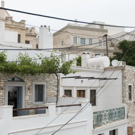 Traditional Inn Pirethron
