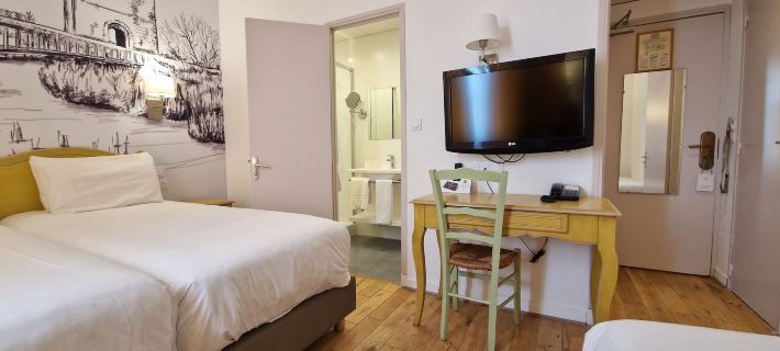 Logis Vignes Blanches Hôtel Cosy et Restaurant de Terroir Hotéis em Gard