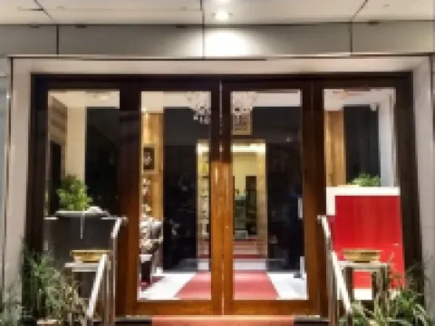 馬德尼皇家飯店 達嘎神壇附近的飯店