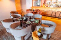 The Fern Surya Resort Dharampur, Kasauli Hills, Series by Marriott - バー