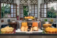 Sant Jordi Hostels Lisbon - breakfast