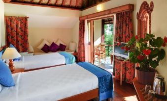 Strawberry Hill Hotel & Restaurant