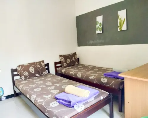 Colorbox House Hotels in Mayangan