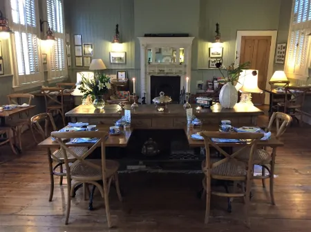 The Old Railway Station Отели в г. Кокинг