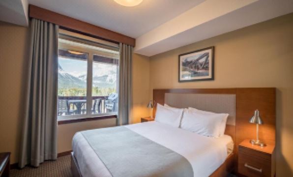 Falcon Crest Lodge by Clique