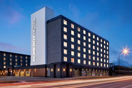 Pomeroy Hotel & Conference Centre Отели в г. Гранд-Прери