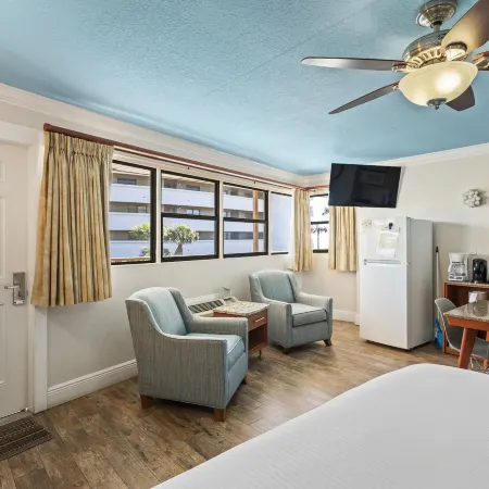 Plaza Beach Hotel - Beachfront Resort