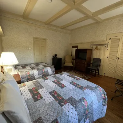 School House Inn Hotels near Kahuna Laguna