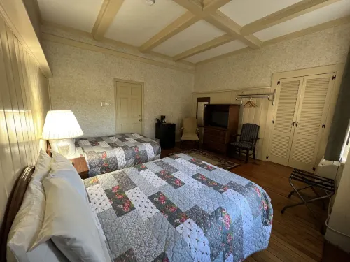 School House Inn Hotels in Hale's Location