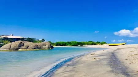 The Beach House  Nilaveli Отели рядом с достопримечательностью «Нилавели Бич»