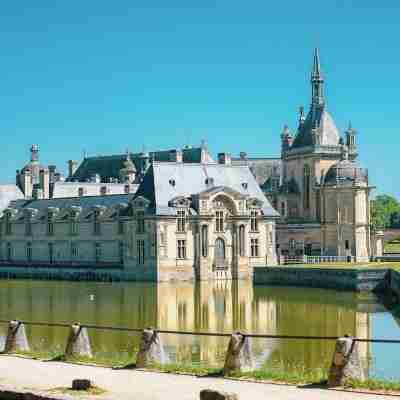 Hôtel Campanile Chantilly Hotel Exterior