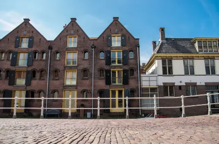 Kings Inn City Hostel Отели в г. Алкмар