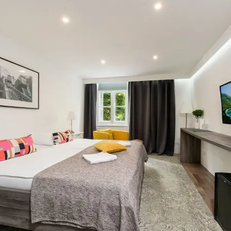 Tia Apartments and Rooms