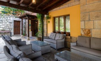Logis Hotel Restaurante la Casa de Juansabeli