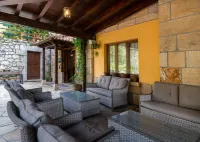 Logis Hotel Restaurante la Casa de Juansabeli