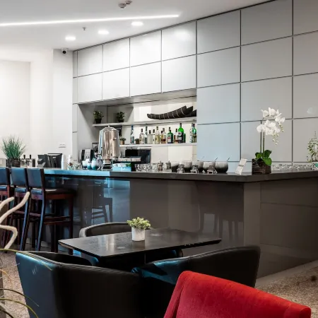 Benjamin Business Hotel Отели рядом с достопримечательностью «Пляж Ха-Цук»