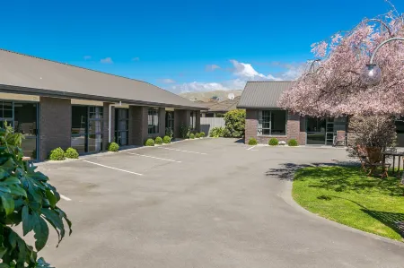 Aston Court Motel Отели в г. Бленхейм