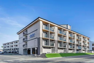 コンフォート イン & スイーツ アーバイン スペクトラム Healing with Bamboo and Stones周辺のホテル