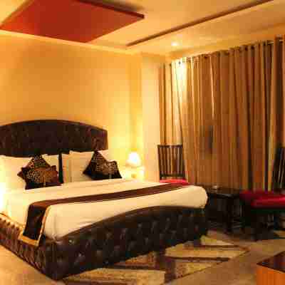 Hotel Karan Holidays Near Pitampura Metro Station Rooms