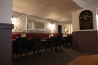 Alcester Inn Hotels in Coughton