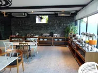 Natee The Riverfront Hotel Kanchanaburi - breakfast