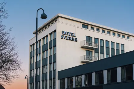 Hotel Sverre Отели в г. Саннес