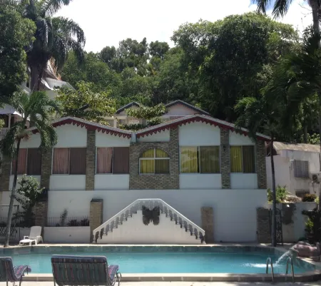 Hotel Oloffson Отели в г. Порт-о-Пренс