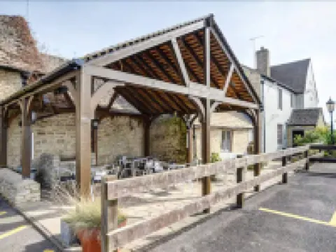 Thames Head Inn Hotels in Cirencester