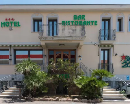 Hotel Stella 2000 Hotele w: Olbia