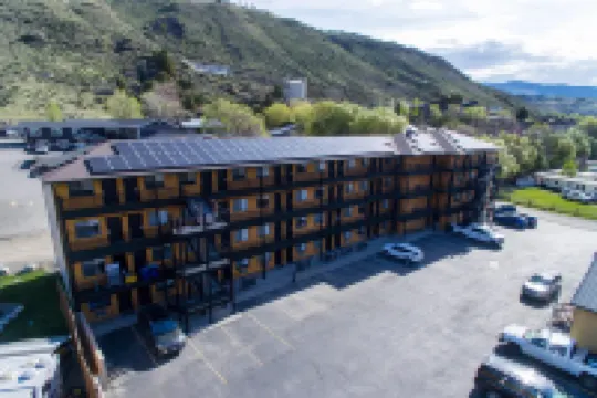 Travelodge by Wyndham Gardiner Yellowstone Park North