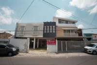 RedDoorz Near Museum Angkut Batu 2 Các khách sạn ở Batu Sub-District