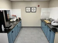 Country Inn & Suites by Radisson, Harrisburg - Hershey West, PA - breakfast