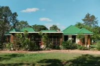 Hidden Valley Wilderness Lodge Hoteles en Seven Miles El Progresso