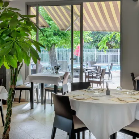 Logis Hotel Noemys Pont de l'Etoile