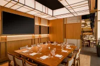 Nobu Hotel Warsaw - موقف سيارات