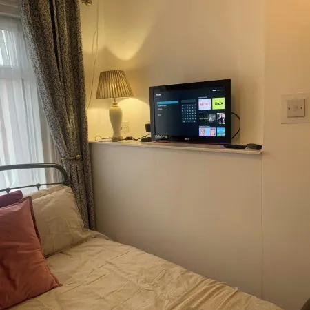Sleeps 7 Home Blackpool W/Free Parking, BBQ, Wifi