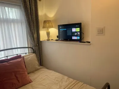 Sleeps 7 Home Blackpool W/Free Parking, BBQ, Wifi Hotel di 