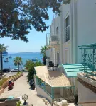 Mia Hill Suites - Sea View