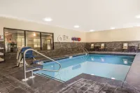 Comfort Inn la Porte - Pools