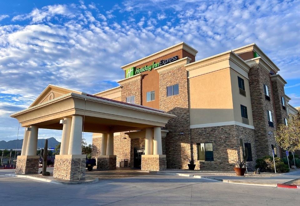Holiday Inn Express & Suites Truth Or Consequences, an IHG Hotel - Housity
