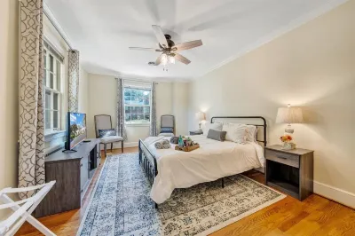 The Oakdale Inn Hotels near Smith River
