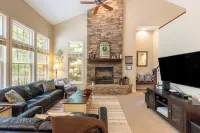 Highland Hideaway by Avantstay Group Poconos Retreat w/ Patio + Game Room Hotels near Hawk Falls