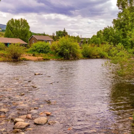 Luxury 2Br Mountain Townhouse w Picturesque Views