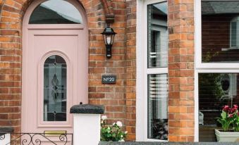 Designer 4-Bed Home in the Heart of Belfast
