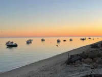 Peter's Port Hotels in Black Point