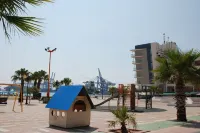 Water's Edge Hotel