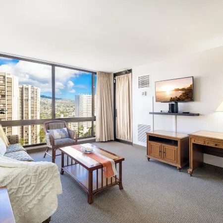 Diamond Head View Close to Waikiki Beach with Parking